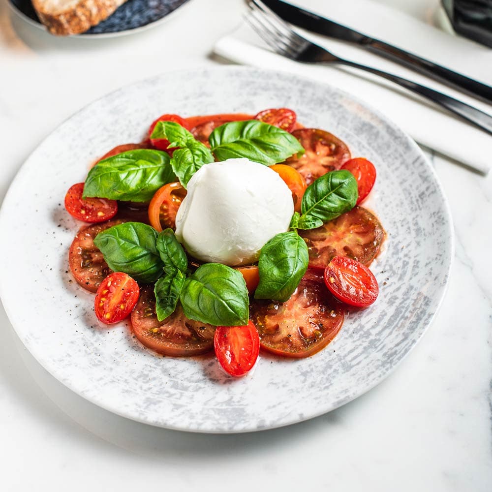 Burrata salaatti