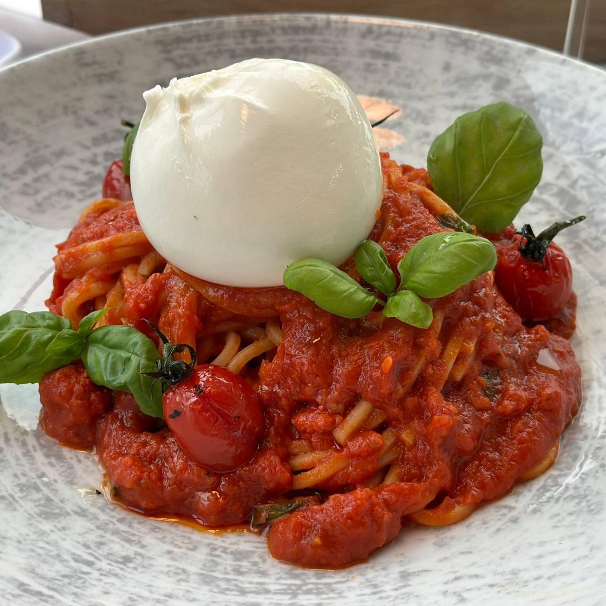 Tomato burrata pasta