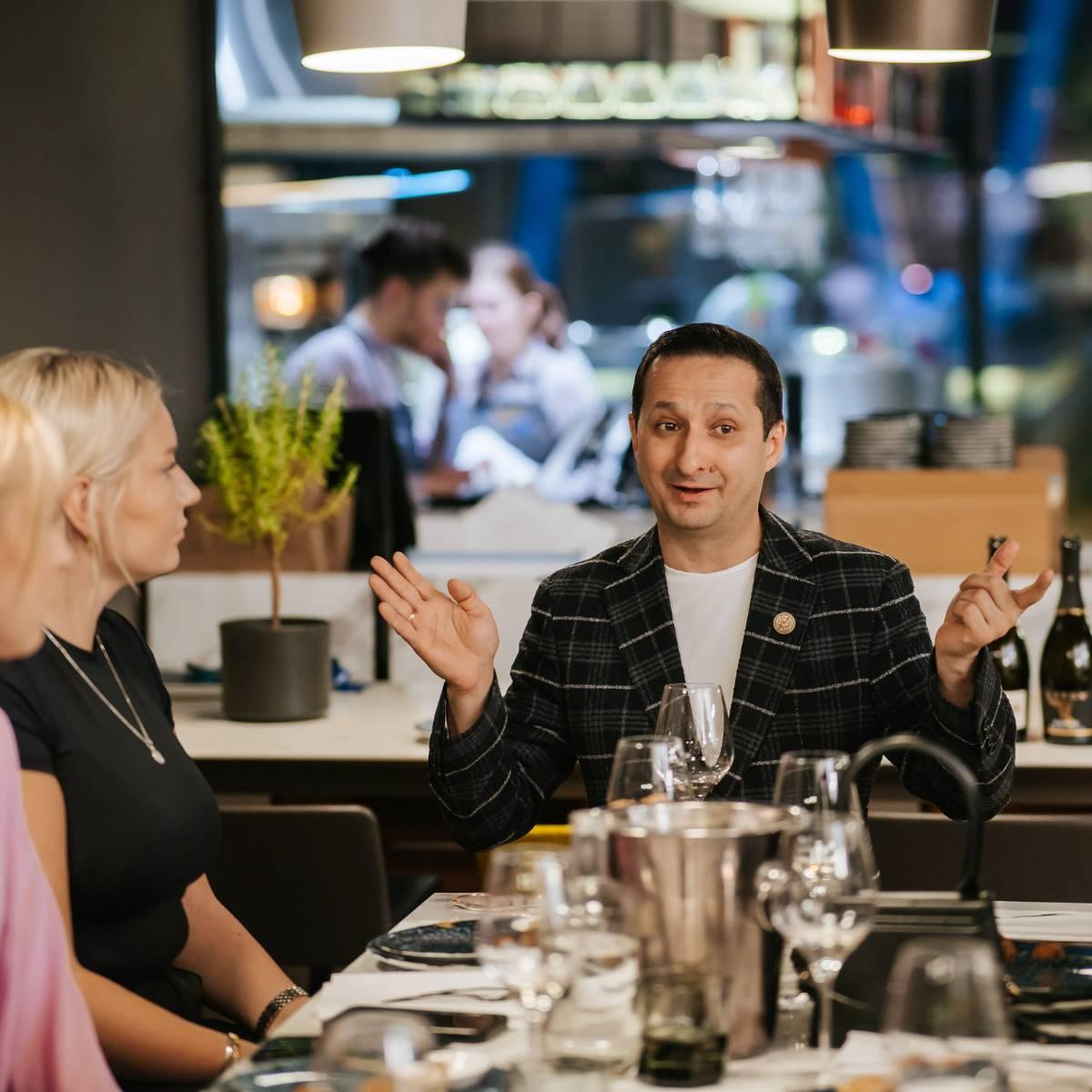 Juri Brattšik speaking at the tasting