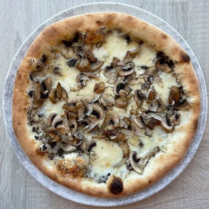 Truffle mushroom pizza